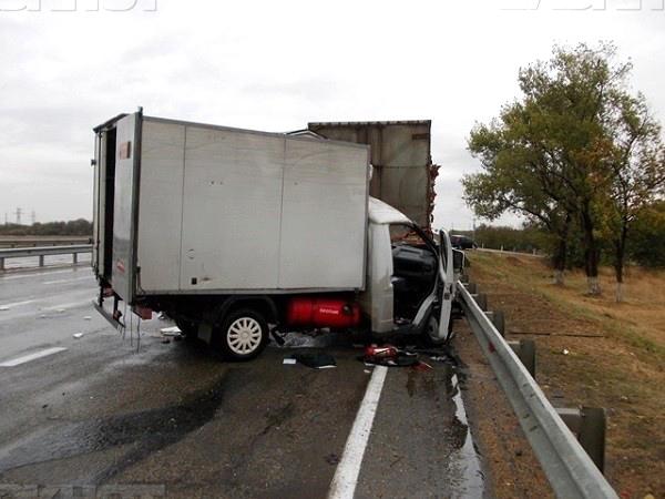 На Ставрополье «ГАЗель» протаранила грузовик, погиб мужчина